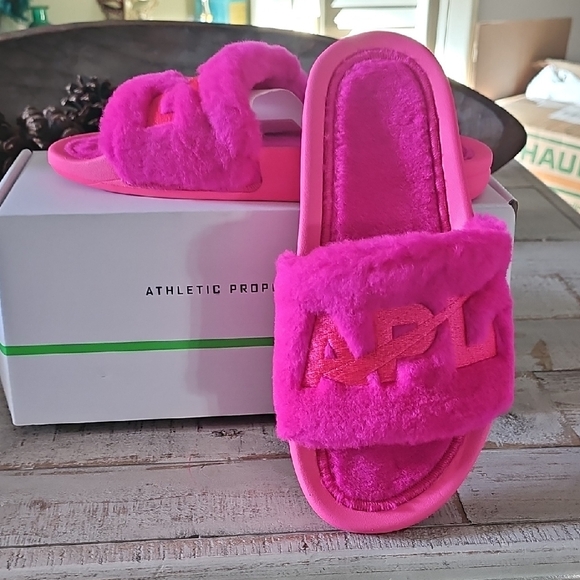 APL Shoes - APL Shearling Slides – Hot Pink – Women’s Size 7 – Plush Luxury Sandals